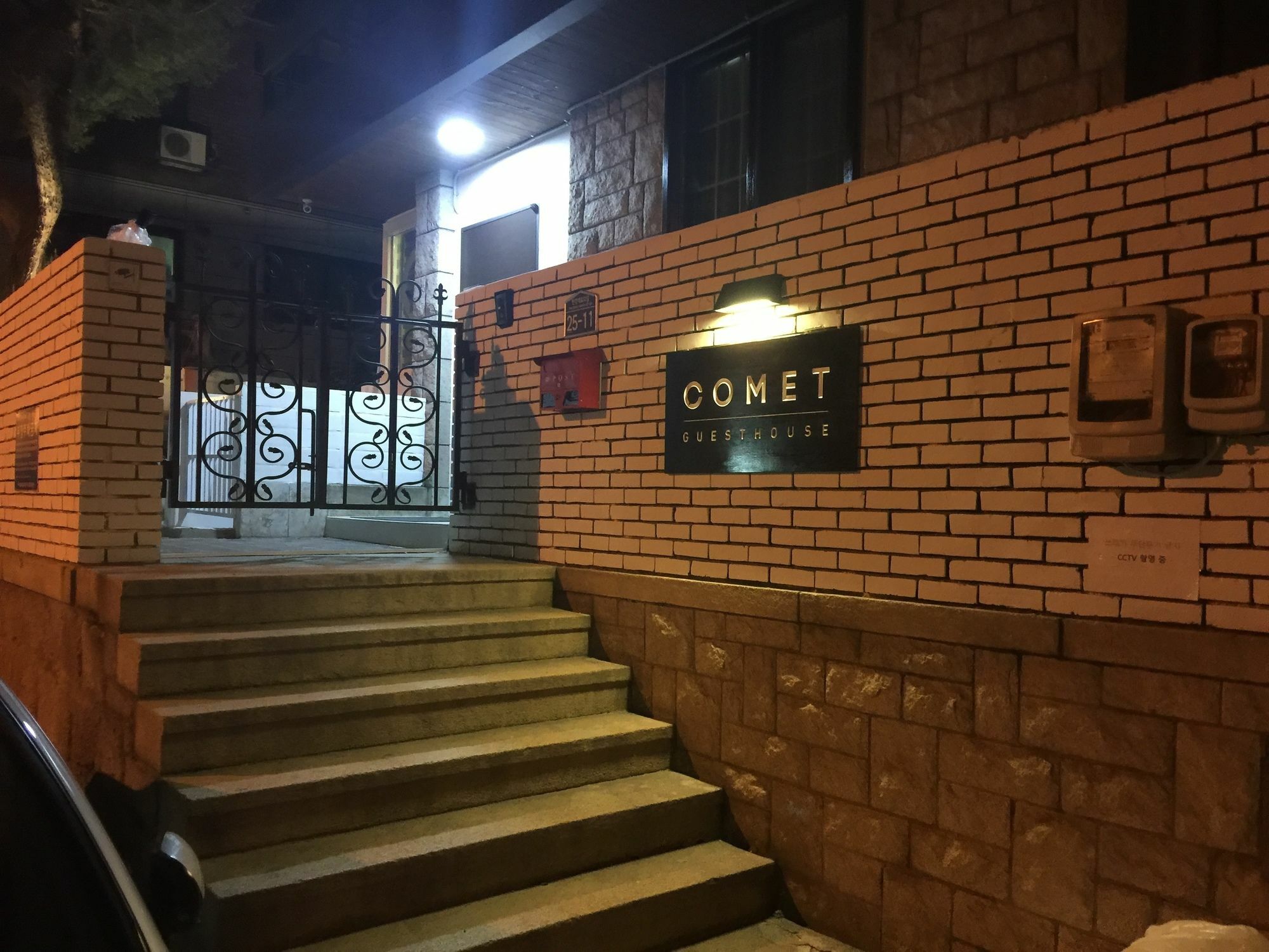 Comet Guesthouse Itaewon Seoul Exterior photo